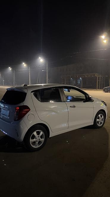 mitsubishi pajero 4: Chevrolet Spark: 2017 г., 0.1 л, Вариатор, Бензин, Хэтчбэк — 4