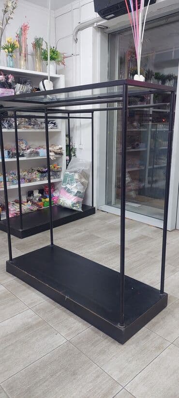 оборудование для нижнего белья: Напольная металлическая стойка-рейл для одежды черный с высотой — 5