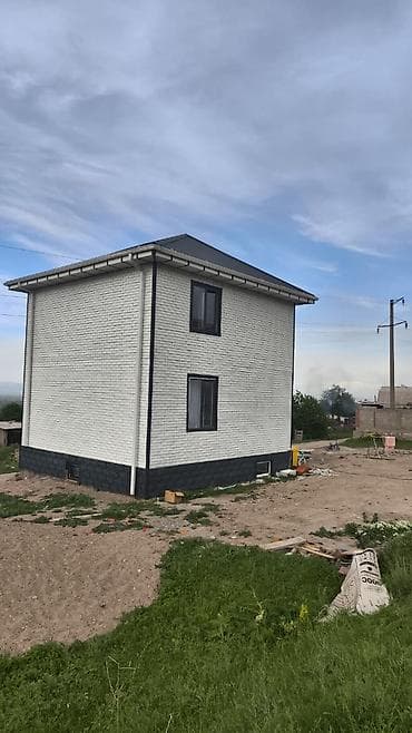 квартиры аренда аламедин 1: Двухэтажный загородный дом с мансардной крышей и современным фасадом — 4