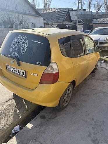 Продажа авто: Honda Fit: 2005 г., 1.3 л, Автомат, Бензин, Хэтчбэк — 2