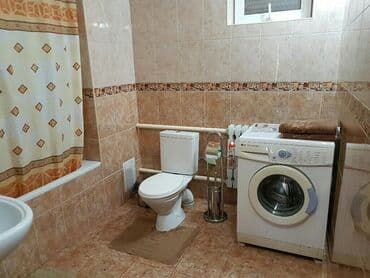 2 х комнатную квартиру по суточно в 8 мкр: 2 комнаты, Бронь — 4