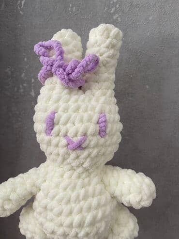 чебурашка из плюшевой пряжи: 🐰Милый зайчик ⚪️белого цвета 🧶Сделан из пряжи 🙌Ручная работа В — 3