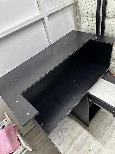 Для кафе, ресторанов: Продаётся компактный и удобный ресепшен чёрного цвета. Отлично — 3