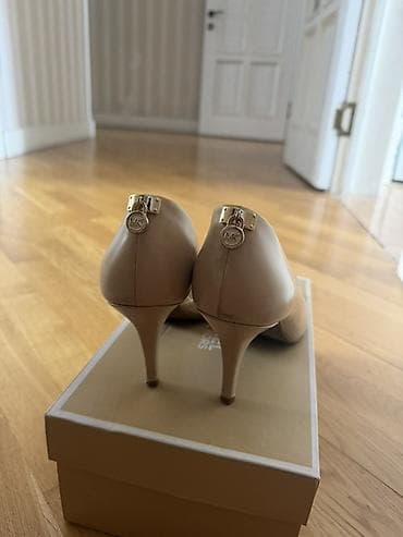 Жеке буюмдар: Туфли, 38, Michael Kors, Колдонулган, түсү - Саргыч боз — 3