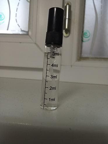 Продам мужской парфюм ноты вишня и табак объем 5 мл. Подарили на