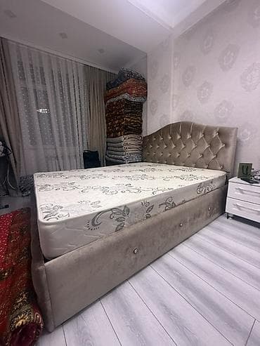 Туалетные столики: Двуспальная кровать, С матрасом, длина - 200 см — 2