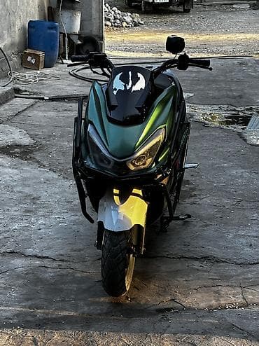 мото вело: Скутер/макси‑скутер с внедорожным обвесом и яркой оптикой - Тип — 5