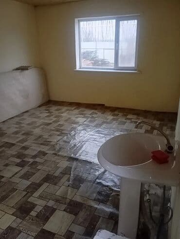 суточные квартиры в джалал абаде: 35 м², 2 комнаты, Утепленный, Забор, огорожен — 2