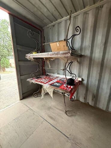 Продаются 3 стола Столешница из дерева с покрытием шпон, основа