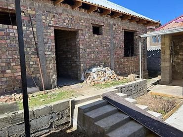 земельный дом: Продается частный дом с большим двором и вспомогательными постройками — 3