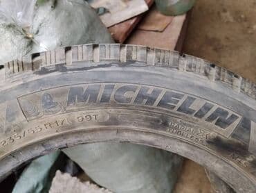 Спил деревьев, заготовка дров: Шины 235 / 55 / R 17, Зимняя шипованная, Комплект, Легковые, Michelin — 4