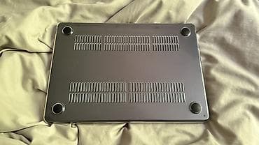 apple laptop: Apple MacBook Air with Apple M2 chip(256gb ssd) 13.6- inch, темно — 3