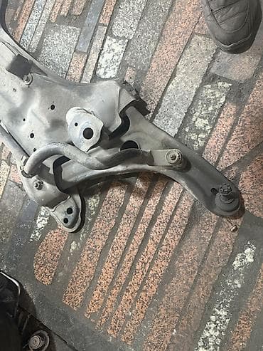 лобовые стекла ош: Передний подрамник Toyota — 2