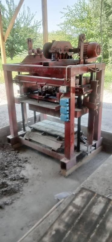 Производство строительных материалов: Аппарат сатылат азыр кундо иштеп жатат 160 штук поддону менен — 1