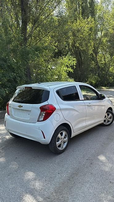 Транспорт: Chevrolet Spark: 2019 г., Автомат, Бензин, Хэтчбэк — 4