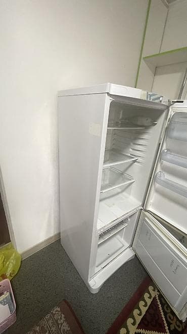 fridge: Холодильник Indesit, Двухкамерный — 2