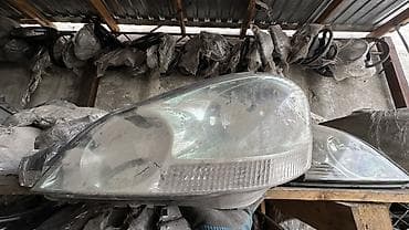 Передняя левая фара Toyota