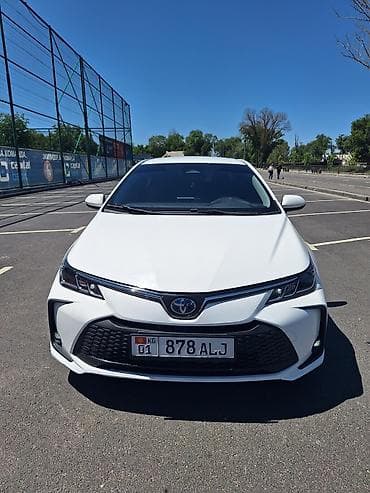 Toyota Corolla: 2023 г., 1.8 л, Вариатор, Гибрид, Седан