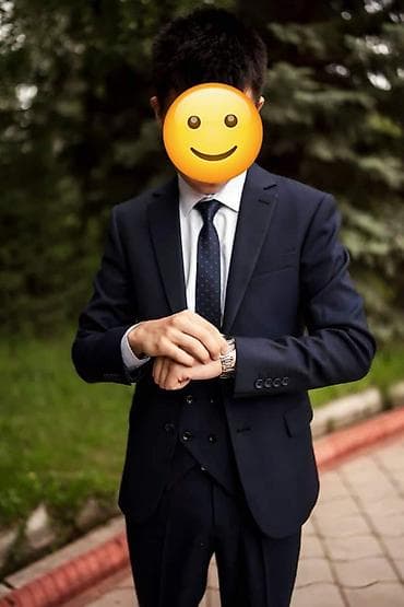 Классический мужской костюм-тройка, темно-синий. Состав комплекта: -
