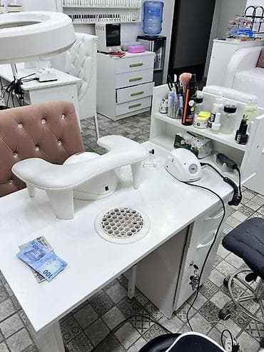 комоды с зеркалом бишкек: Маникюрный стол 4 шт по 4500сом Стульчик белая 3 шт по 1500сом — 3