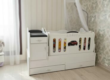 Многофункциональная детская кроватка-трансформер белого цвета