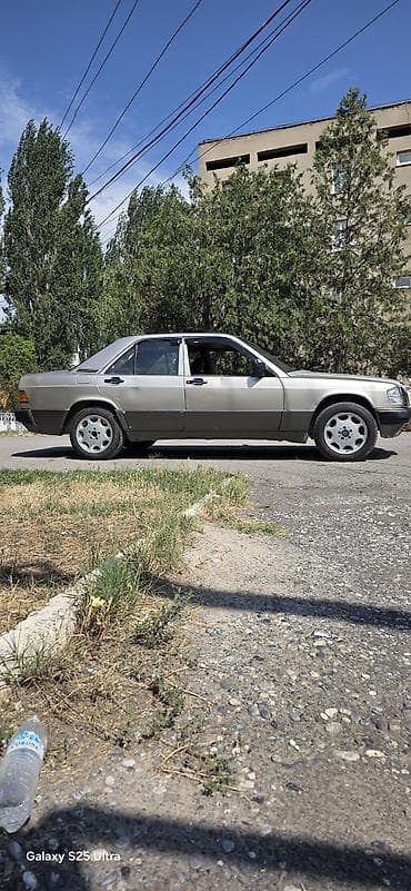 Mercedes-Benz 190: 1992 г., 1.8 л, Механика, Бензин, Седан — 8