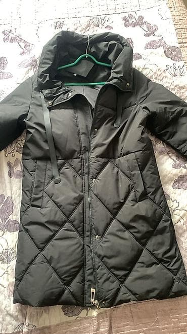 парка женская: Женское стеганое пальто/парка, черного цвета, длина до середины бедра — 1