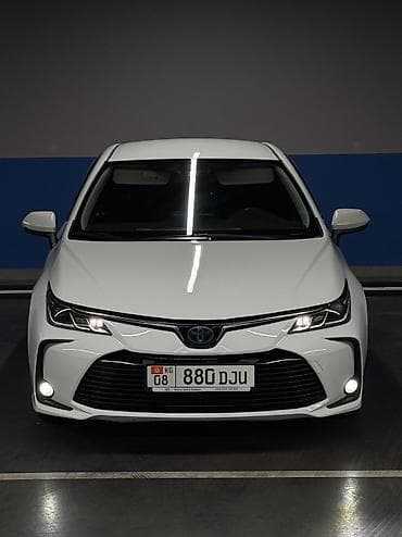 тайота из: Toyota Corolla: 2019 г., 1.8 л, Вариатор, Гибрид, Хэтчбэк — 2