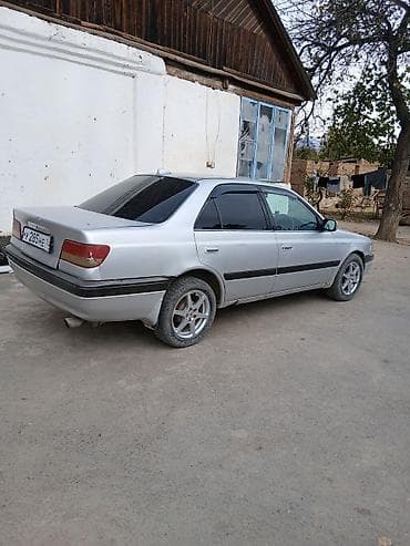 перья: Toyota Carina: 1988 г., 1.8 л, Ручные, Бензин, Седан — 2
