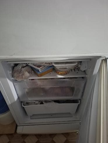 вода апарат: Холодильник Indesit, класс энергоэффективности B. - Двухкамерный — 2