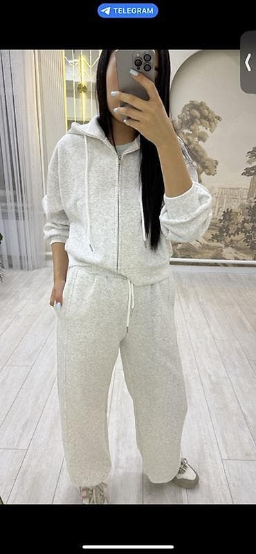 soft shell: Женский спортивный костюм из меланжевого светло‑серого трикотажа — 3