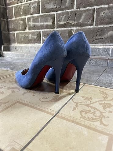 Туфли: Туфли-лодочки на шпильке, 2 пары. 1) Замшевые голубые: - Материал — 1