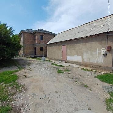 1 bedroom: Продаётся двухэтажный кирпичный дом с приусадебным участком. Общая — 3