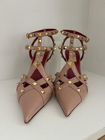 classic: Valentino Garavani Rockstud — культовая модель Элегантные босоножки — 1