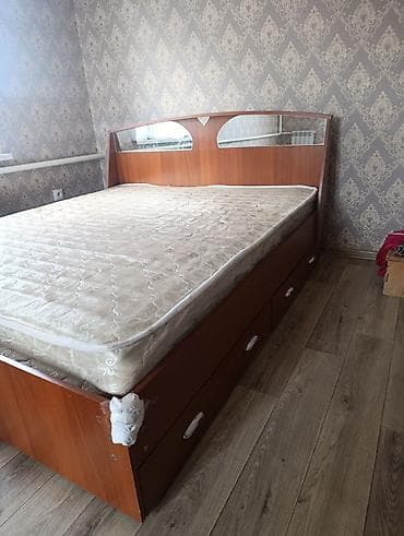 Двуспальная кровать с матрасом и ящиками для хранения - Размер