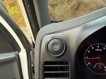 yuan plus byd: Kia BONGO: 2019 г., 2.5 л, Механика, Газ, Фургон — 9