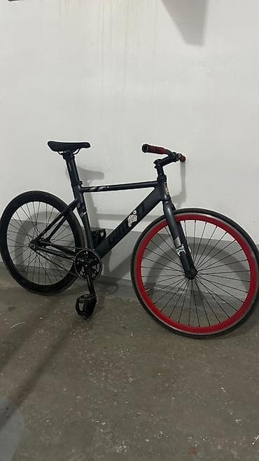 Велосипед Fixed Gear в черном цвете с красными ободами