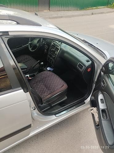 авто машиналар: Toyota Avensis: 2002 г., 2 л, Кол менен иштөөчү, Дизель, Универсал — 9