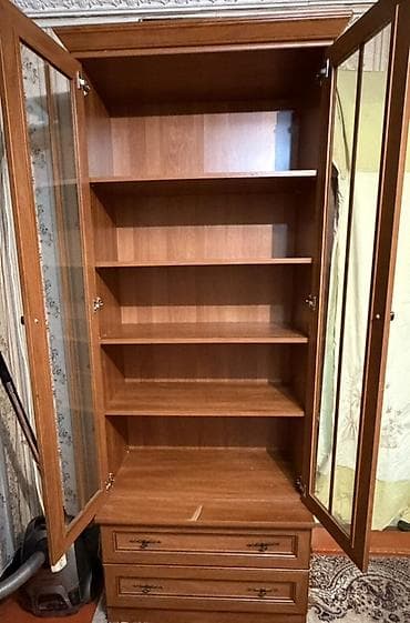 Витрина/шкаф для книг и посуды, классический стиль. - Материал: ЛДСП — 2