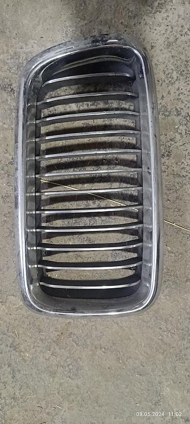 Решетка радиатора BMW 1994 г., Б/у, Оригинал at lalafo.kg Решетка радиатора BMW 1994 г., Б/у, Оригинал
