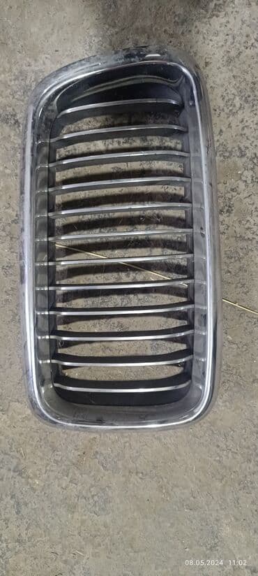старая модель dell: Решетка радиатора BMW 1994 г., Б/у, Оригинал — 1