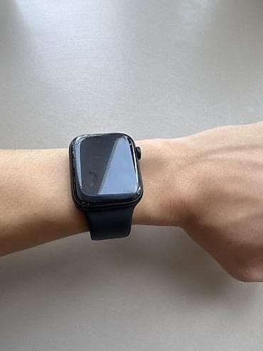 series 10: Apple Watch SE gen 2 44mm (черный корпус, черный силиконовый ремешок) — 2