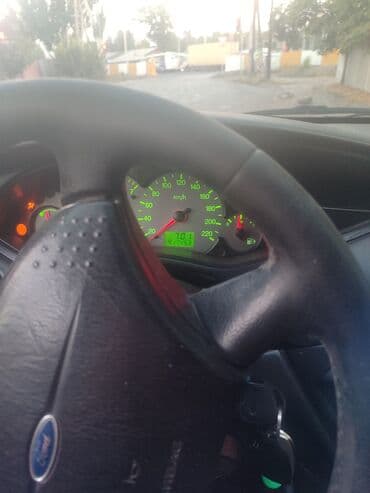дом на кол: Ford Focus: 2002 г., 1.8 л, Механика, Бензин, Хэтчбэк — 6