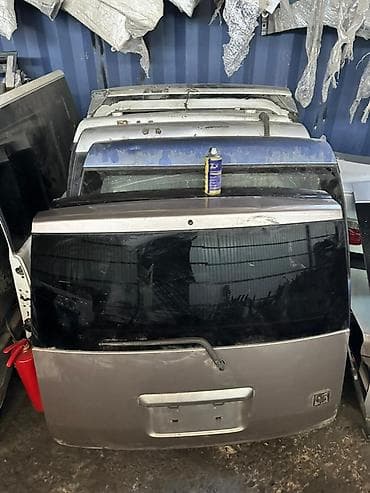 тоета исис: Крышка багажника Toyota, Оригинал — 2
