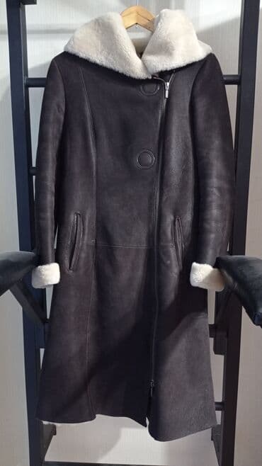 срочно продаю в связи с переездом: Дублёнка бу натуральная овчина. Цвет коричневый размер 46_48. В — 1