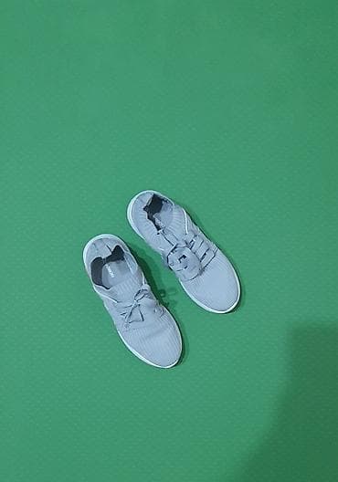 Кроссовки и спортивная обувь