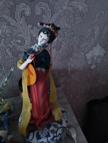 продажа статуэток: Коллекционная фарфоровая кукла в традиционном китайском наряде. Кукла — 2