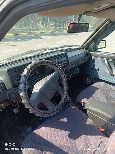 Унаа сатуу: Volkswagen Jetta: 1991 г., Кол менен иштөөчү, Седан — 3