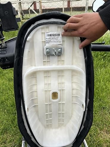 Скутер Skymarx 11, серый цвет. Особенности и оснащение: - Двигатель — 6