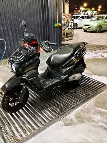 скутер вод: Скутер/мопед класс Enduro-стайл, черный цвет. Основные особенности: - — 1